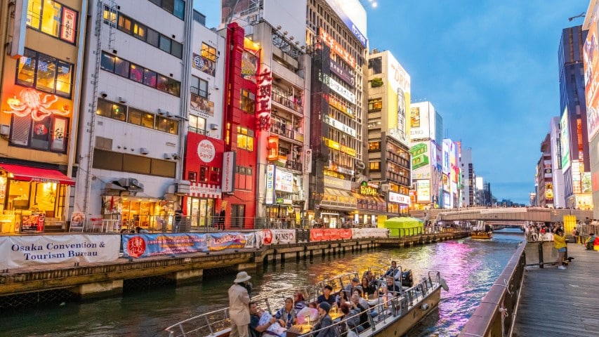 La rivière qui traverse la ville d'Osaka